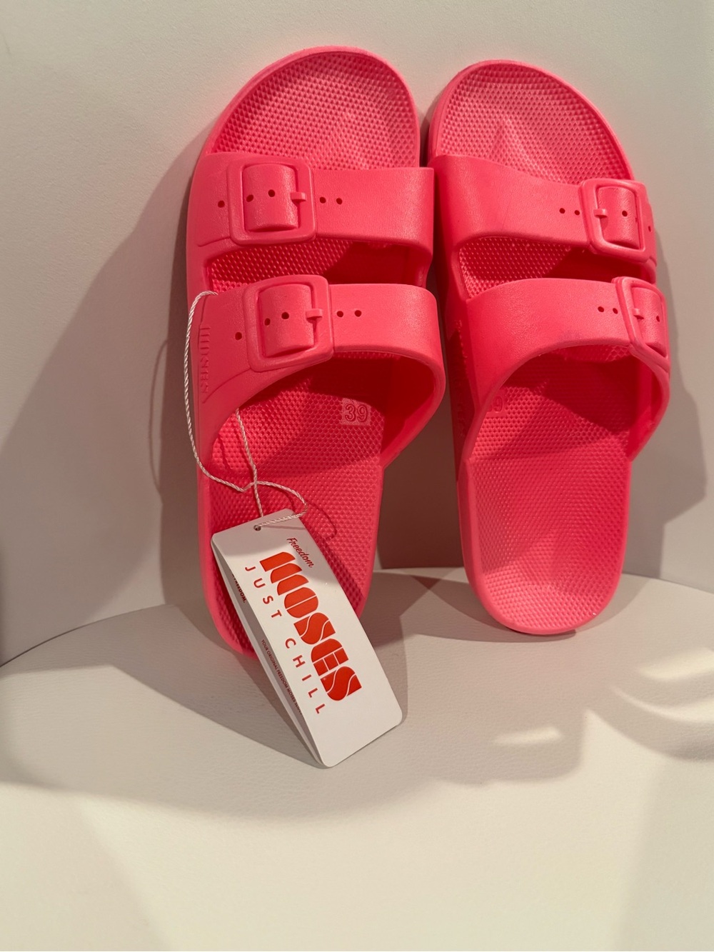 ☀️🌊Freedom Moses Neon Pink Slide Sandals NWT